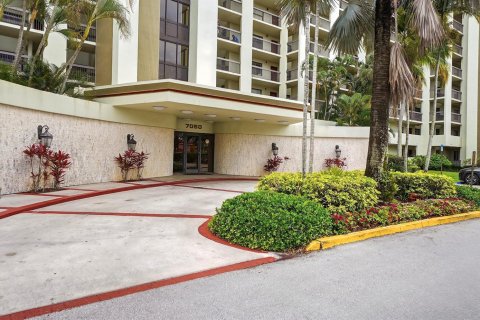 Condo in Lauderhill, Florida, 2 bedrooms № 2190858 - photo 3