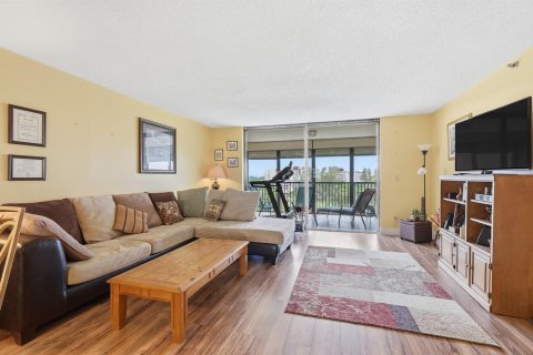 Condo in Lauderhill, Florida, 2 bedrooms № 2190858 - photo 18