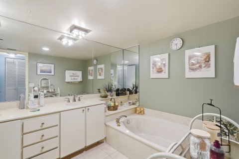 Condo in Lauderhill, Florida, 2 bedrooms № 2190858 - photo 24