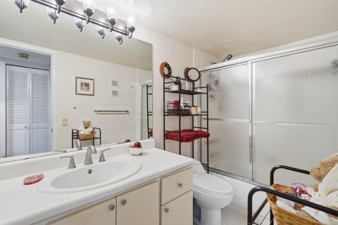 Condo in Lauderhill, Florida, 2 bedrooms № 2190858 - photo 29