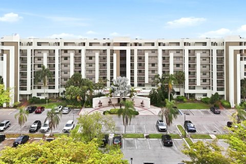 Condo in Lauderhill, Florida, 2 bedrooms № 2190858