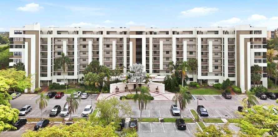 Condo in Lauderhill, Florida, 2 bedrooms № 2190858