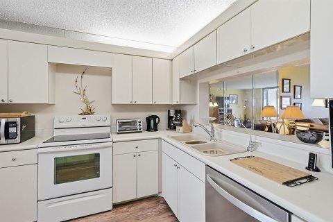 Condo in Lauderhill, Florida, 2 bedrooms № 2190858 - photo 7