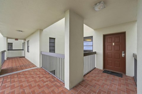 Condo in Lauderhill, Florida, 2 bedrooms № 2190858 - photo 5
