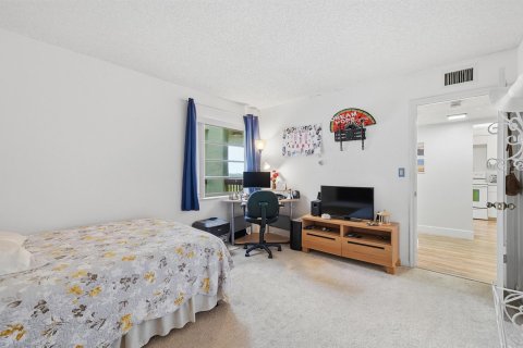 Condo in Lauderhill, Florida, 2 bedrooms № 2190858 - photo 28