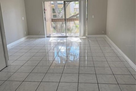 Copropriété à vendre à Tampa, Floride: 2 chambres, 99.78 m2 № 1909084 - photo 2