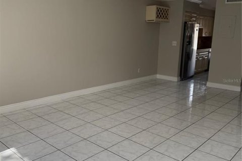 Copropriété à vendre à Tampa, Floride: 2 chambres, 99.78 m2 № 1909084 - photo 4
