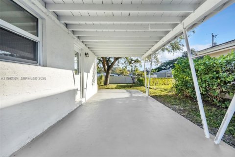 House in Miramar, Florida 2 bedrooms, 60.01 sq.m. № 2003351 - photo 6