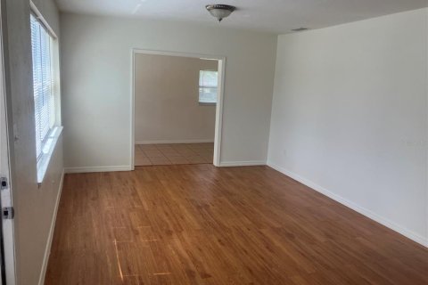 House in Clearwater, Florida 3 bedrooms, 120.87 sq.m. № 1855579 - photo 5