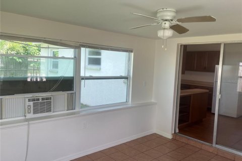 House in Clearwater, Florida 3 bedrooms, 120.87 sq.m. № 1855579 - photo 26