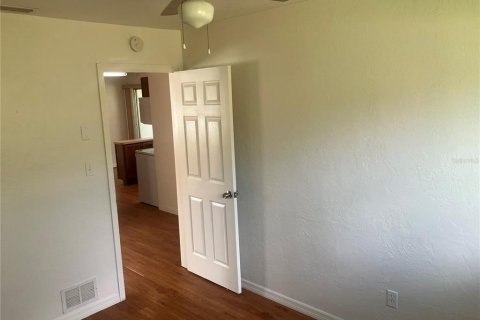 House in Clearwater, Florida 3 bedrooms, 120.87 sq.m. № 1855579 - photo 19