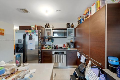 Condo in Miami, Florida, 2 bedrooms  № 1776129 - photo 6