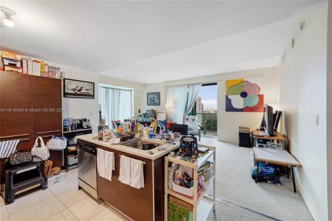 Condo in Miami, Florida, 2 bedrooms  № 1776129 - photo 5