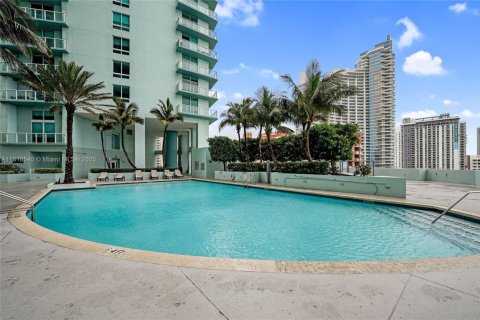 Condo in Miami, Florida, 2 bedrooms  № 1776129 - photo 25
