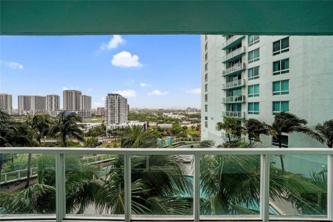 Condo in Miami, Florida, 2 bedrooms  № 1776129 - photo 17