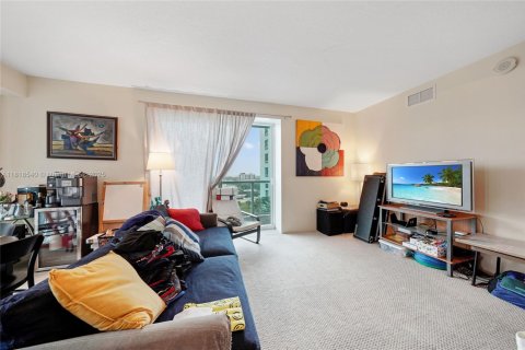 Condo in Miami, Florida, 2 bedrooms  № 1776129 - photo 15