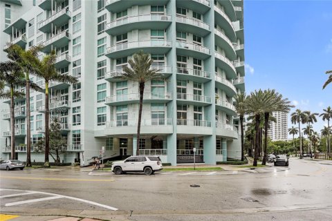 Condo in Miami, Florida, 2 bedrooms  № 1776129 - photo 3