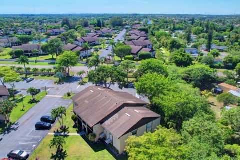 Condo in Lake Worth, Florida, 2 bedrooms  № 1118651 - photo 1