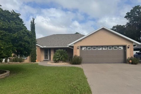 Villa ou maison à Summerfield, Floride 4 chambres, 222.97 m2 № 2433104