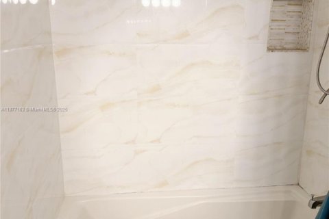 Copropriété à louer à Aventura, Floride: 1 chambre, 145.39 m2 № 1923383 - photo 5