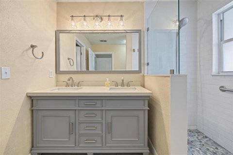 Villa ou maison à vendre à Tampa, Floride: 4 chambres, 154.68 m2 № 2424194 - photo 16