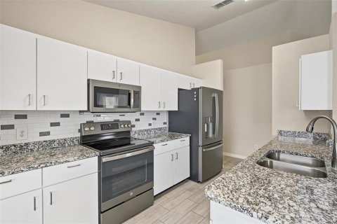 Villa ou maison à vendre à Tampa, Floride: 4 chambres, 154.68 m2 № 2424194 - photo 8