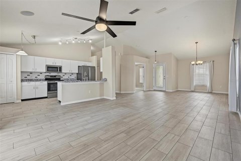 Villa ou maison à vendre à Tampa, Floride: 4 chambres, 154.68 m2 № 2424194 - photo 4
