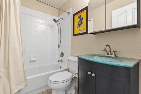 Villa ou maison à vendre à Tampa, Floride: 4 chambres, 154.68 m2 № 2424194 - photo 25