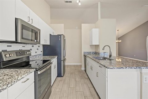 Villa ou maison à vendre à Tampa, Floride: 4 chambres, 154.68 m2 № 2424194 - photo 10