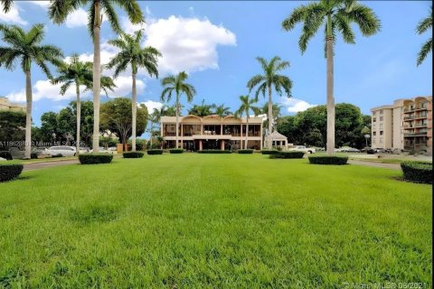 Condominio en alquiler en Miami, Florida, 2 dormitorios, 64.1 m2 № 1890494 - foto 2