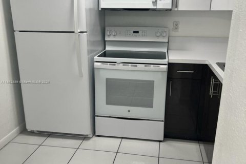 Condominio en alquiler en Miami, Florida, 2 dormitorios, 64.1 m2 № 1890494 - foto 8