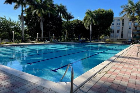 Condominio en alquiler en Miami, Florida, 2 dormitorios, 64.1 m2 № 1890494 - foto 3
