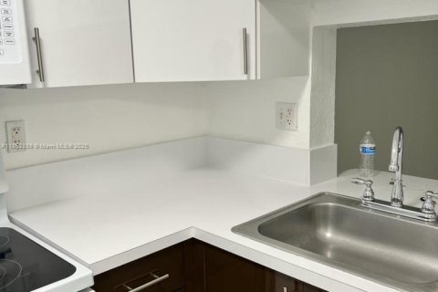 Condominio en alquiler en Miami, Florida, 2 dormitorios, 64.1 m2 № 1890494 - foto 9