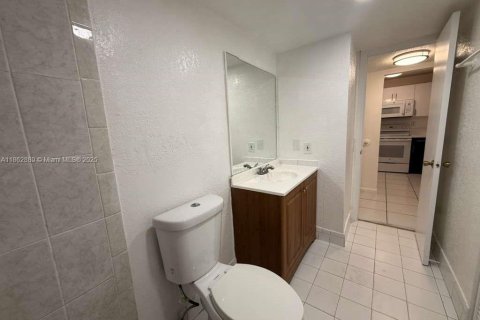 Condominio en alquiler en Miami, Florida, 2 dormitorios, 64.1 m2 № 1890494 - foto 18