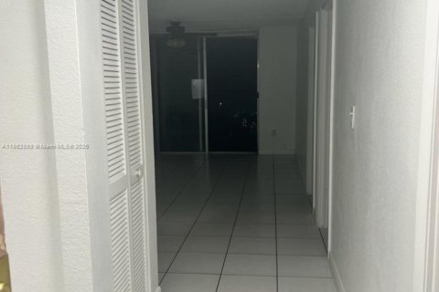 Condominio en alquiler en Miami, Florida, 2 dormitorios, 64.1 m2 № 1890494 - foto 15