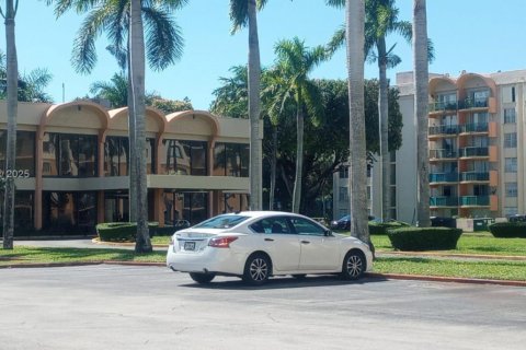 Condominio en alquiler en Miami, Florida, 2 dormitorios, 64.1 m2 № 1890494 - foto 5