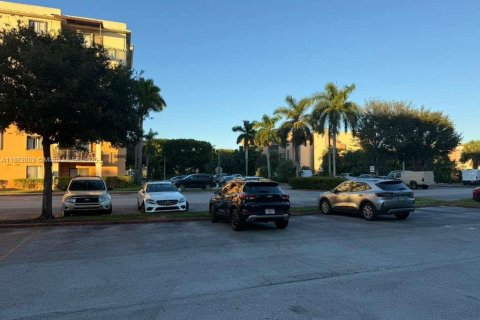 Condominio en alquiler en Miami, Florida, 2 dormitorios, 64.1 m2 № 1890494 - foto 21