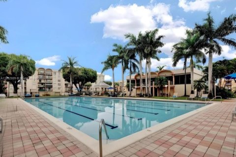Condominio en alquiler en Miami, Florida, 2 dormitorios, 64.1 m2 № 1890494 - foto 4