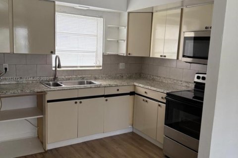 Villa ou maison à louer à Hallandale Beach, Floride: 1 chambre № 1990843 - photo 7