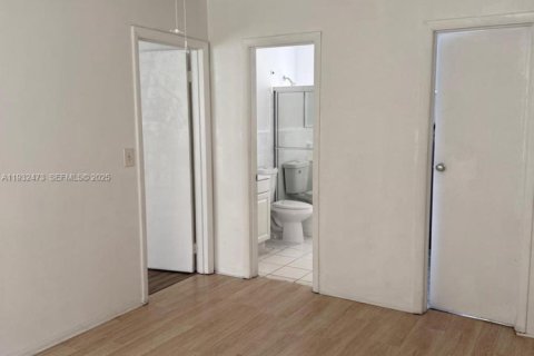 Villa ou maison à louer à Hallandale Beach, Floride: 1 chambre № 1990843 - photo 10