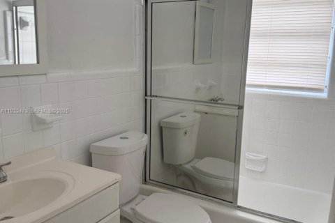 Villa ou maison à louer à Hallandale Beach, Floride: 1 chambre № 1990843 - photo 9