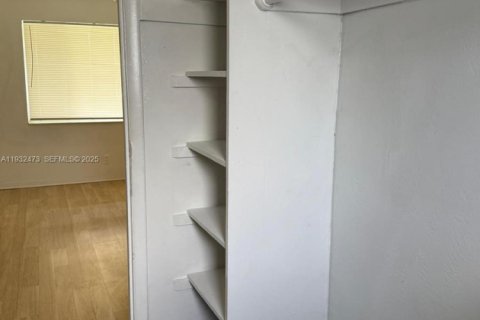 Villa ou maison à louer à Hallandale Beach, Floride: 1 chambre № 1990843 - photo 12