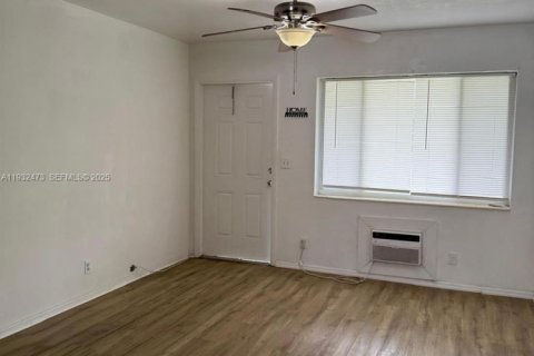 Villa ou maison à louer à Hallandale Beach, Floride: 1 chambre № 1990843 - photo 4