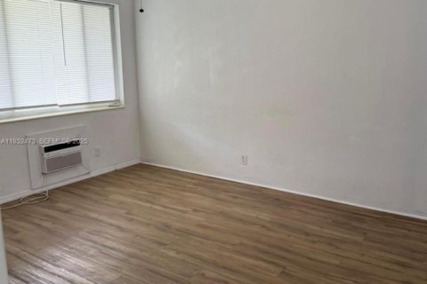 Villa ou maison à louer à Hallandale Beach, Floride: 1 chambre № 1990843 - photo 5