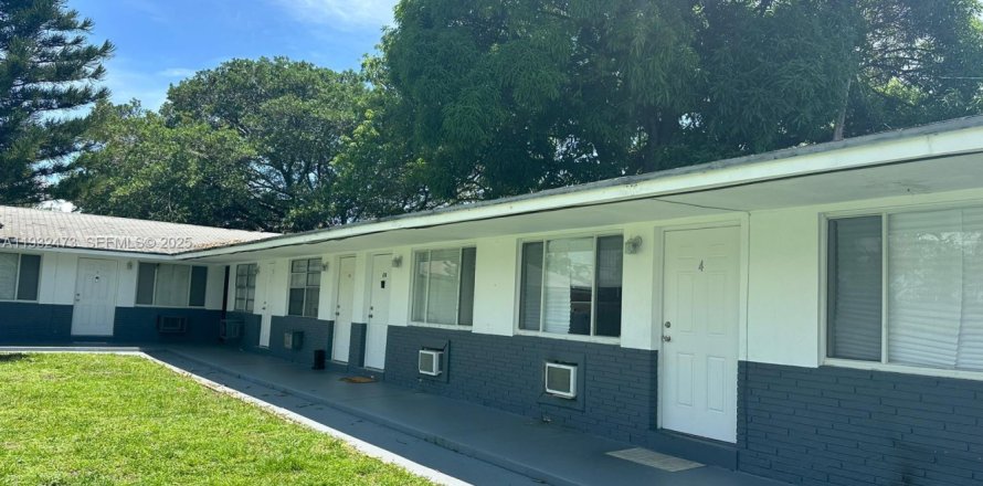 Villa ou maison à Hallandale Beach, Floride 1 chambre № 1990843