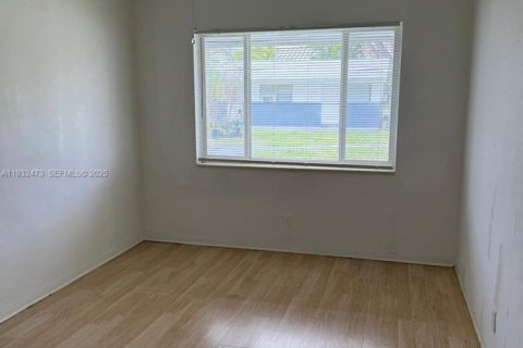Villa ou maison à louer à Hallandale Beach, Floride: 1 chambre № 1990843 - photo 6