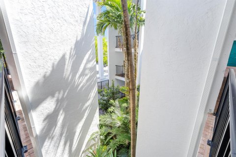 Condo in Fort Lauderdale, Florida, 1 bedroom № 2183239 - photo 26