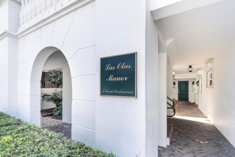 Condo in Fort Lauderdale, Florida, 1 bedroom № 2183239 - photo 2