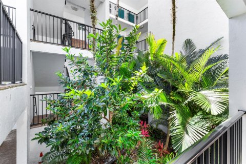 Condo in Fort Lauderdale, Florida, 1 bedroom № 2183239 - photo 3