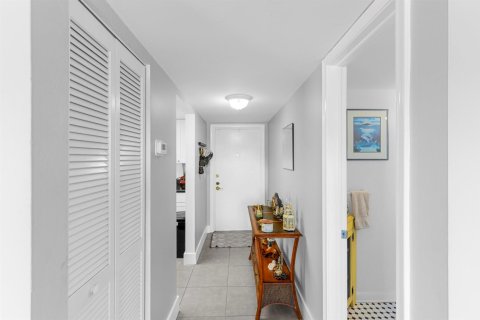 Condo in Fort Lauderdale, Florida, 1 bedroom № 2183239 - photo 10
